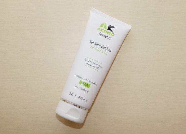 Foto del bote del producto anticelulitis de Akento