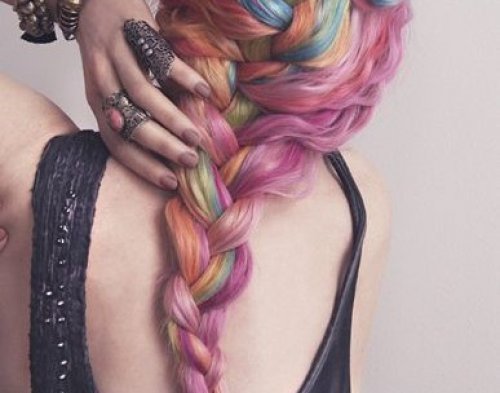 Se llevan las mechas de colores